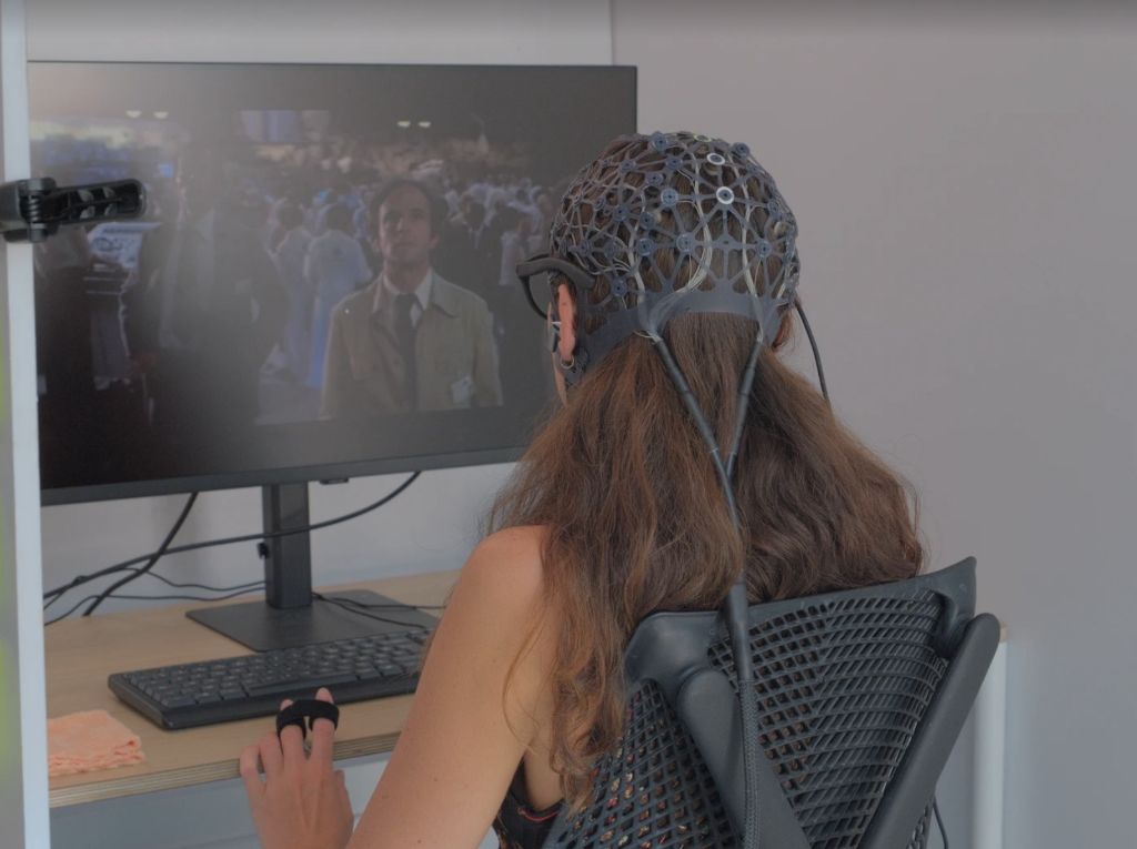 Research laboratory - EEG brain data acquisition with participant